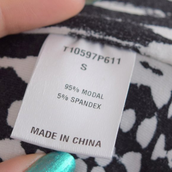 Sleeveless V-Neck Bodycon Form Fitting Mini Dress Black and White Pattern - Picture 8 of 9